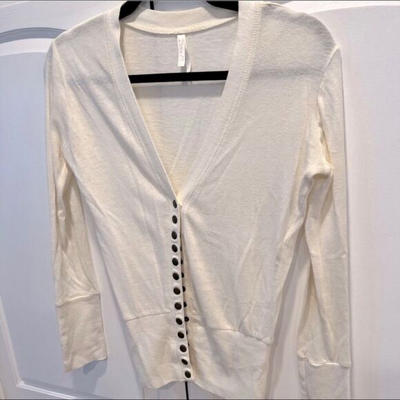 Ivory Button down cardigan - Picture 7 of 8